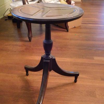 Mahogany Leather Top Stand