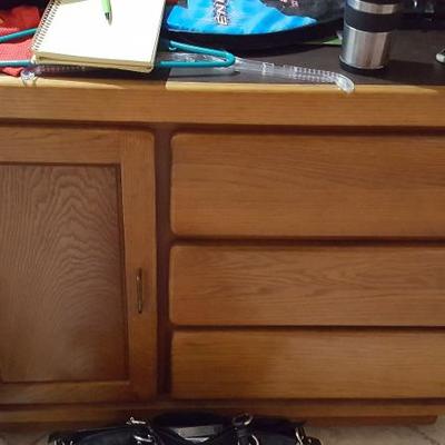 Matching oak buffet/sideboard.  Can be used as a bar!