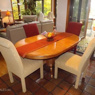 Amesbury Chair Kitchen Table