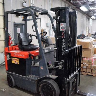 Nice Toyota 7fbcu25 Sit Down Fork Lift well maintained