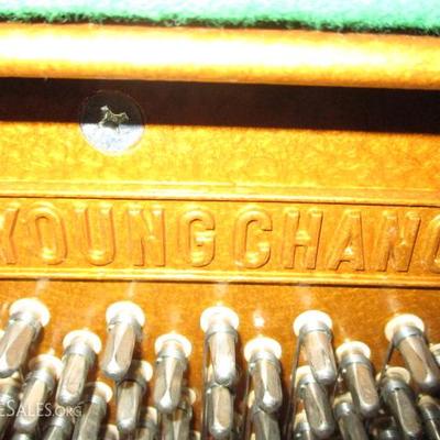YOUNG CHANG UPRIGHT BLACK PIANO U-21 TOOO1052