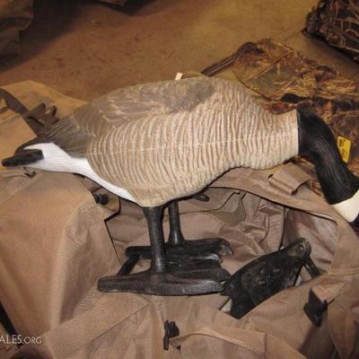 Big Foot - (6) Full Body Canada Goose Decoys w/bag