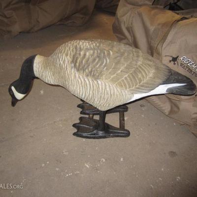 Big Foot - (6) Full Body Canada Goose Decoys w/bag