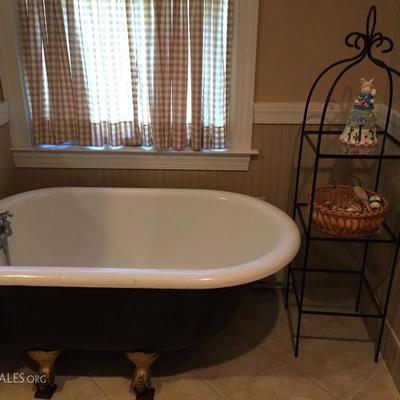 Children's Size Claw Foot Tub.