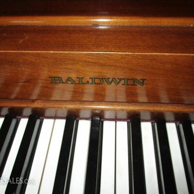 BALDWIN UPRIGHT PIANO