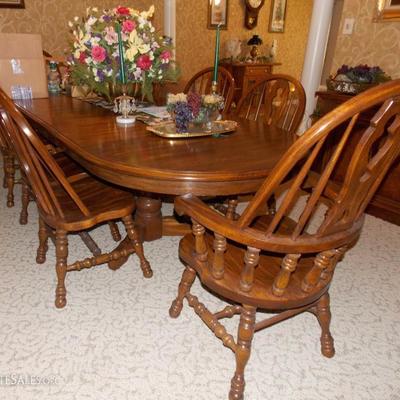 Oak table and 8 chairs 