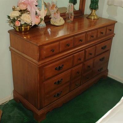 MAPLE BED ROOM SET; DRESSER WITH MIRROR
