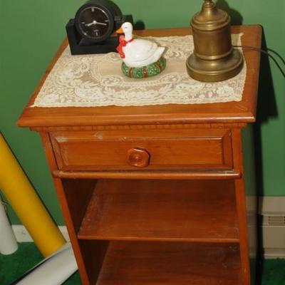 MAPLE BEDROOM SET: BEDSIDE STAND
