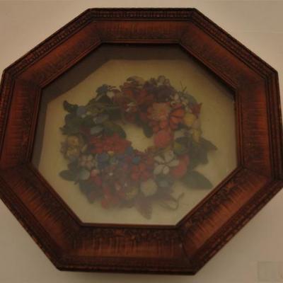 FRAMED FLOWER WREATH