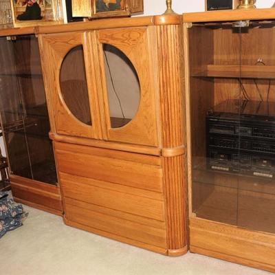 LARGE ENTERTAINMENT CENTER