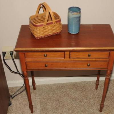 SMALL HORIZONTAL TABLE