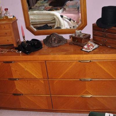 ART MODERN DRESSER