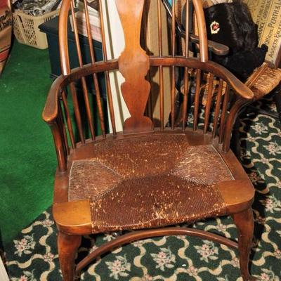 ANTIQUE STYLE RUSH SEAT WINDSOR CHAIR