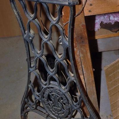 PAIR OF IRON SINGER TREADLE SEWING MACHINE LEGS