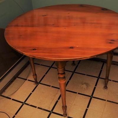PINE ROUND KITCHEN TABLE