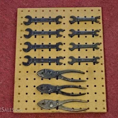 SET OF ANTIQUE FORD MODEL T AUTOMOTIVE TOOLS