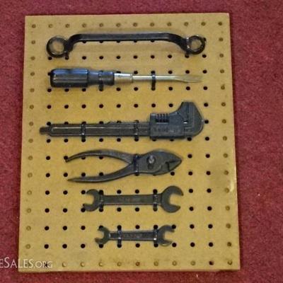 SET OF ANTIQUE FORD MODEL T AUTOMOTIVE TOOLS