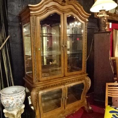 ORNATE LIGHTED DISPLAY CABINET