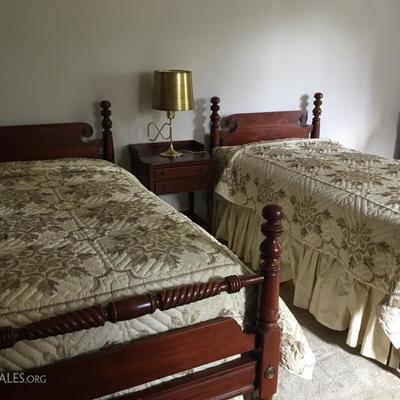 Willett twin beds & suite