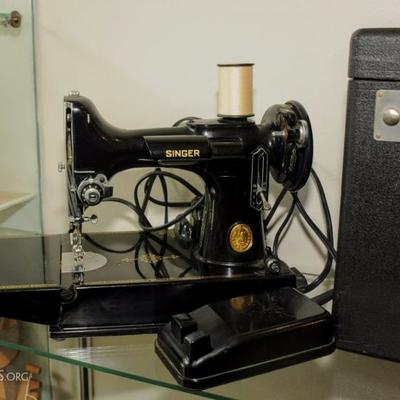 SINGER FEATHERWEIGHT WITH BOX