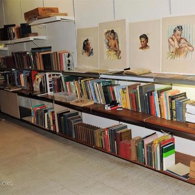 HOUSANDS OF BOOKS AND EPHEMERA 