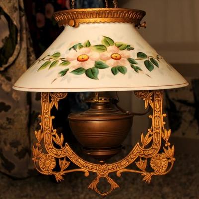 VICTORIAN HANGING LAMP WITH DECORATED GLASS SHADE