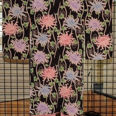 SELECTION OF VINTAGE KIMONOS