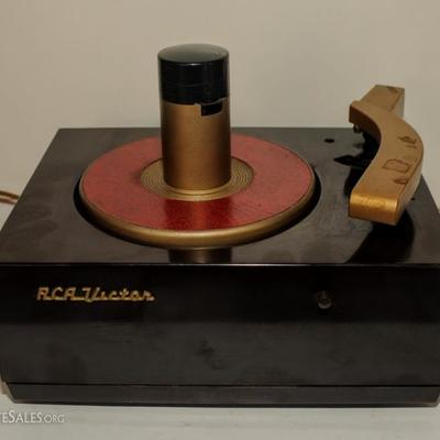 
50's RCA BAKELITE 45 rpm RECORD PLAYER