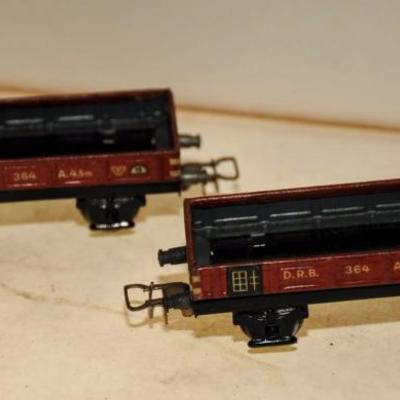 PRE-WAR OO GAUGE MARKLIN TRAIN CARS  