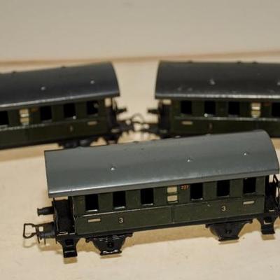 PRE-WAR OO GAUGE MARKLIN TRAIN CARS  