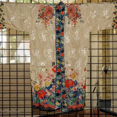 SELECTION OF VINTAGE KIMONOS