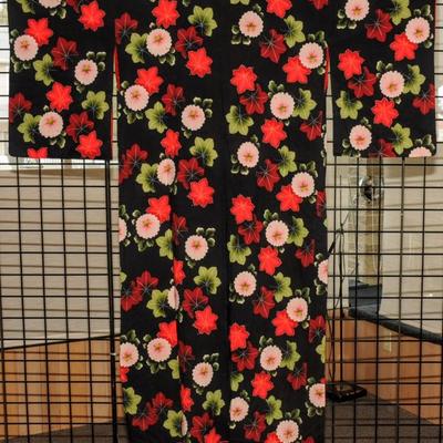 SELECTION OF VINTAGE KIMONOS