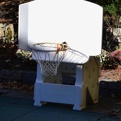 Pool basketball