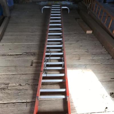 32 feet industrial ladder rated 300lbs