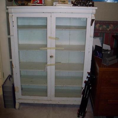Antique/Vintage 2 door cabinet