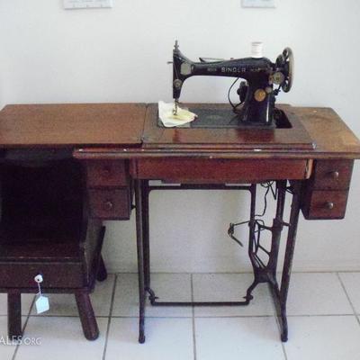 Antique/Vintage Singer Sewing Machine - Does not work