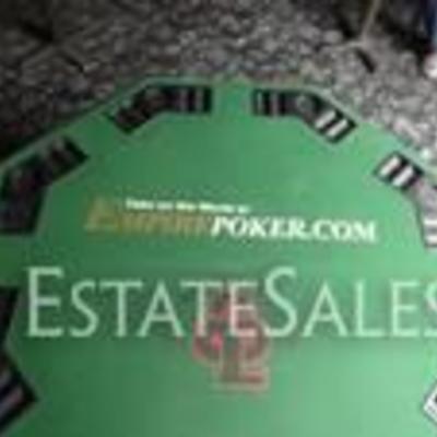 Table top poker table. has carry case.