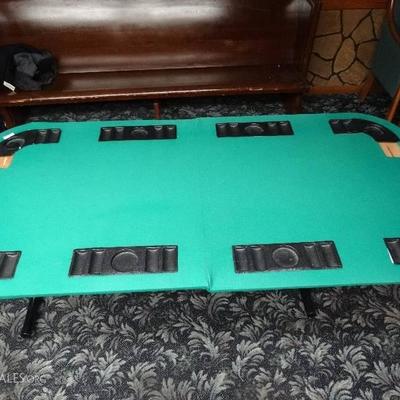 Table top poker, 2 inserts broken.