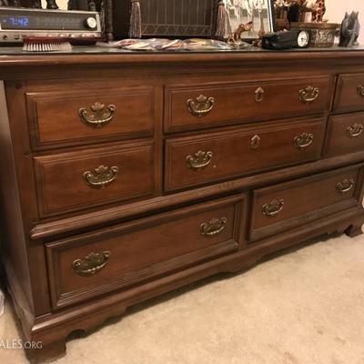 Kent Coffey â€˜Carriage Tradeâ€™ Eight Drawer Cherry Finish Classic Chest with Mirror, Dovetail Drawers, & Glass Top (chest - 64â€ x 34...