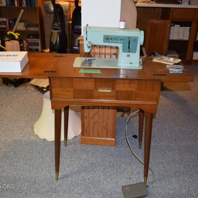 vintage sewing machine 