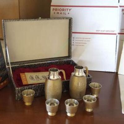 HPT019 Sake Decanters, Sake Cups, Lacquer Box
