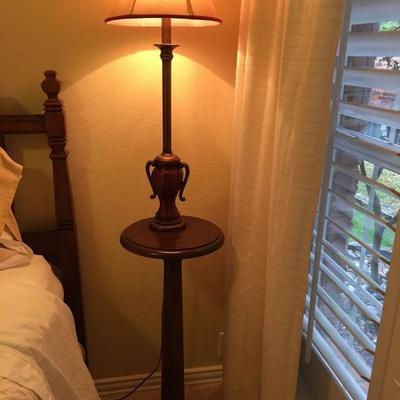 ACCENT LAMP ON WOOD PEDESTAL