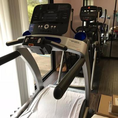 LifeFitness T5 FlexDeck Treadmill Premier Model Enhance Personalization
