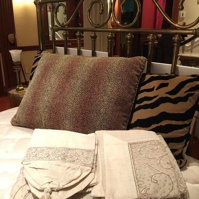 Linens, Decorative Pillows