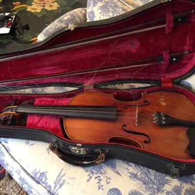Vintage Full size violin with 2 bows (one Gorelli)