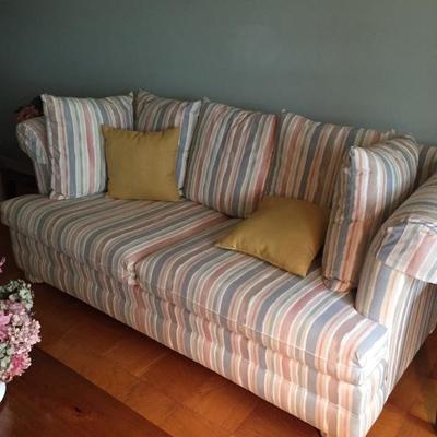  This is a coastal couch made by Broyhill