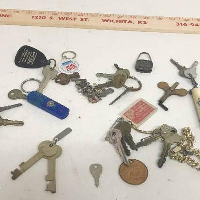 Lot of Vintage Keys! - See photos! VERY COOL OLD K ...