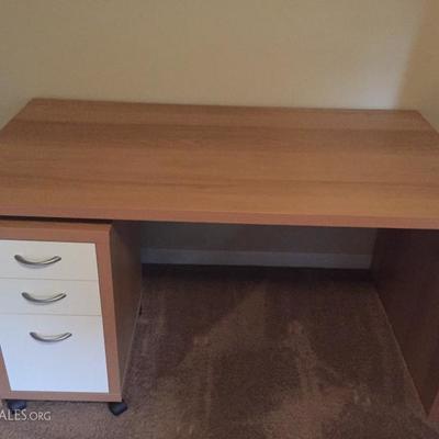 Desk with rolling drawer unit