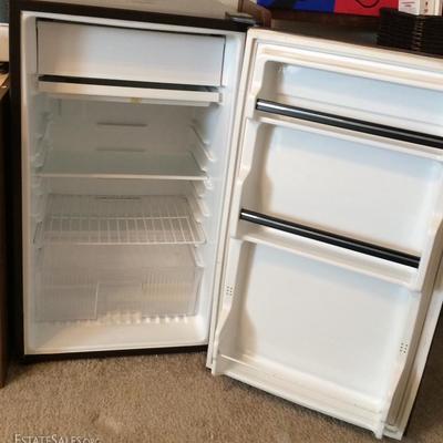 Small refrigerator 