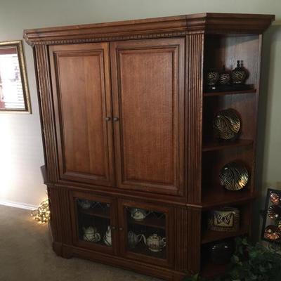 Beautiful Oak Entertainment Center
Holds up to a 42